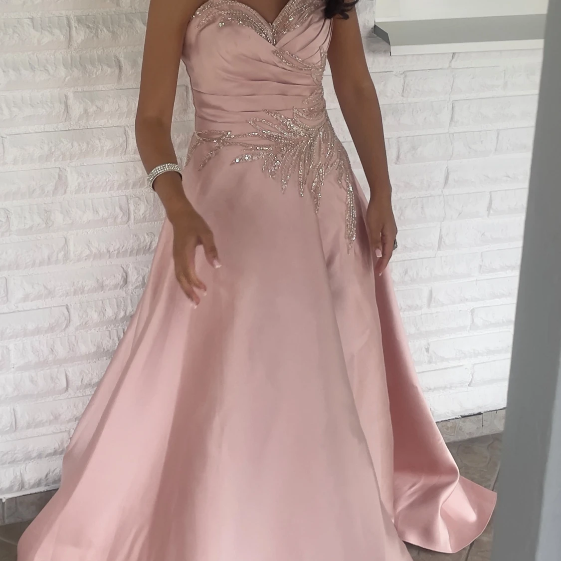 Ljusrosa långklänning med paljetter - 1