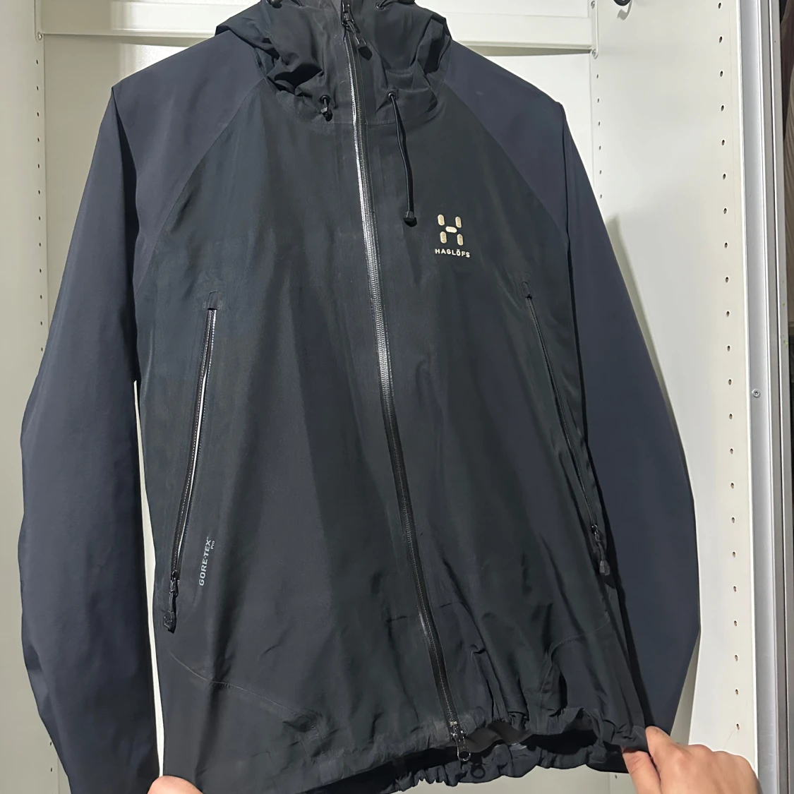 Svart Haglöfs Gore-Tex vindjacka