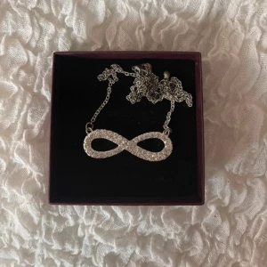 Halsband  - Halsband. Aldrig använd🩷