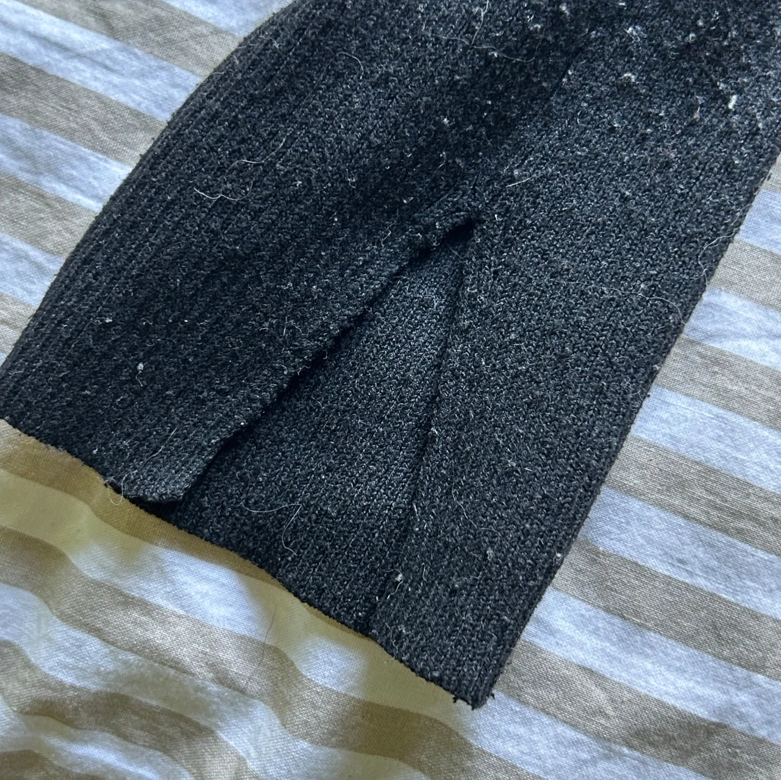 Svart ribbad tröja - 1