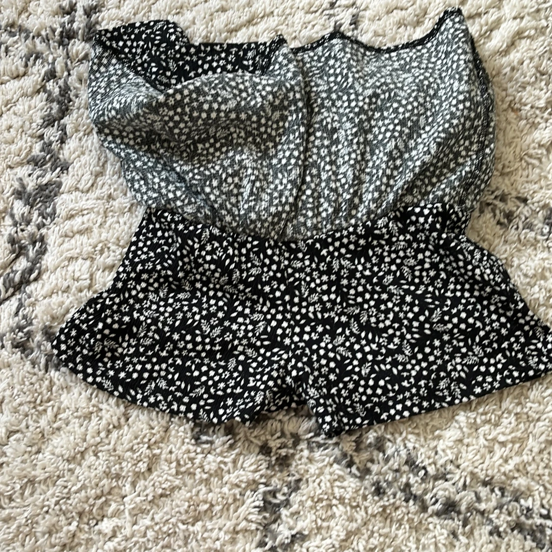 Svart blommig volangkjol från Zara - 3