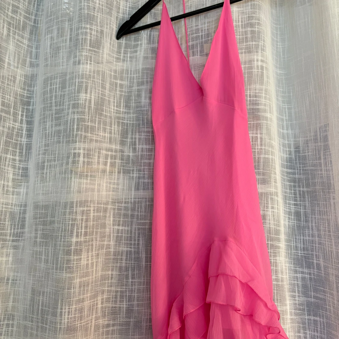 Lång rosa klänning med volanger - 1