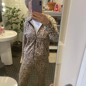 Leomönstrat set från Gina  - Fint skick 