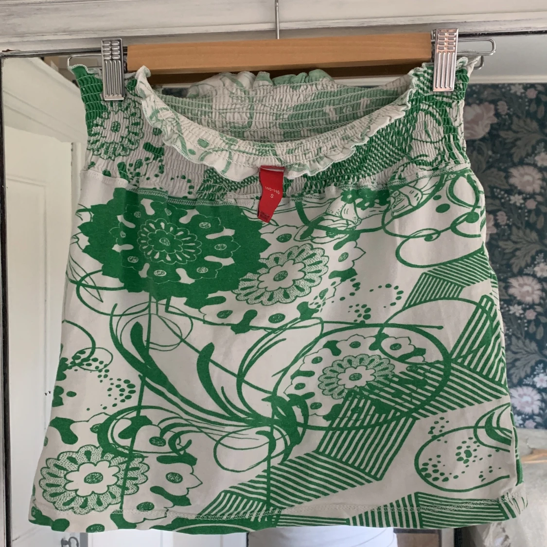 Grönvit blommig topp från Next Level - 1