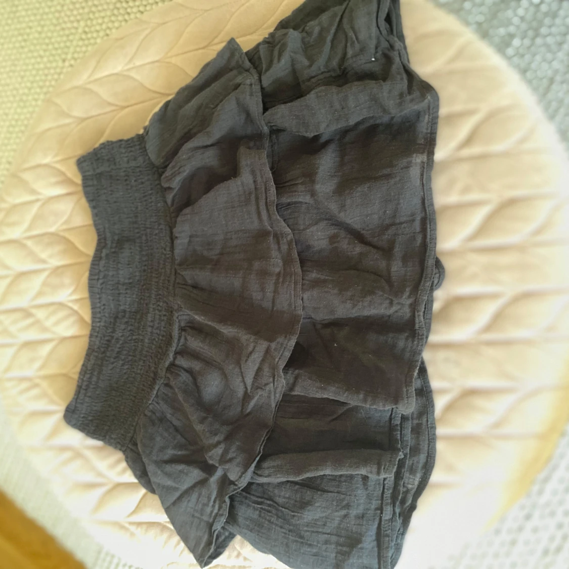 Svart volangkjol från Gina Tricot - 4