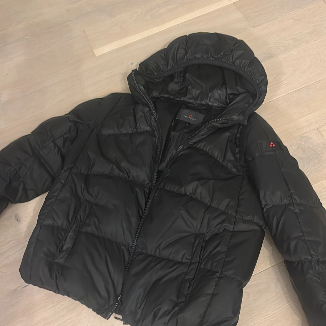 Svart pufferjacka från Peuterey