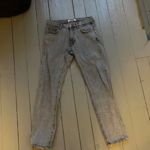 Woodbird Jeans  - Fina jeans i bra skick säljer för att dom är för små! Ny pris runt 1200 kr! Säljer för 225 kr kom gärna med frågor om ni är intresserade 