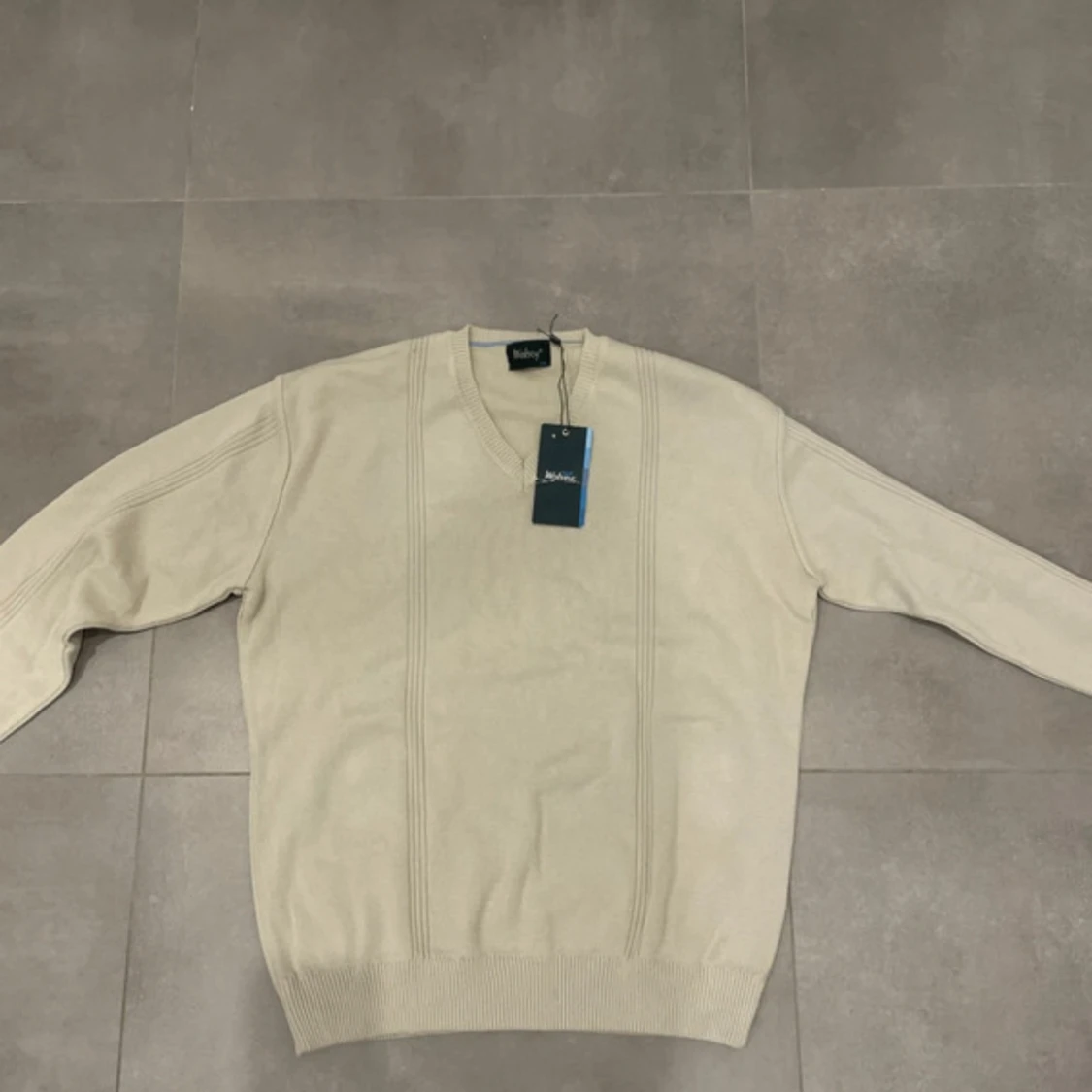 Beige v-ringad tröja från Wolsey