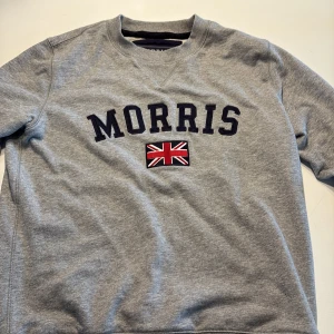 Grå sweatshirt från Morris XS - Grå sweatshirt från Morris som jag aldrig använt som bara är hängandes i garderoben.