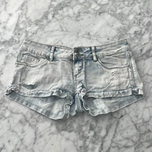 Lågmidjade shorts  - Säljer nu dessa otroligt lågmidjade jeansshortsen💗