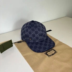 Gucci keps - Säljer en helt ny Gucci keps. Finns fler spännande varor på profilen!!