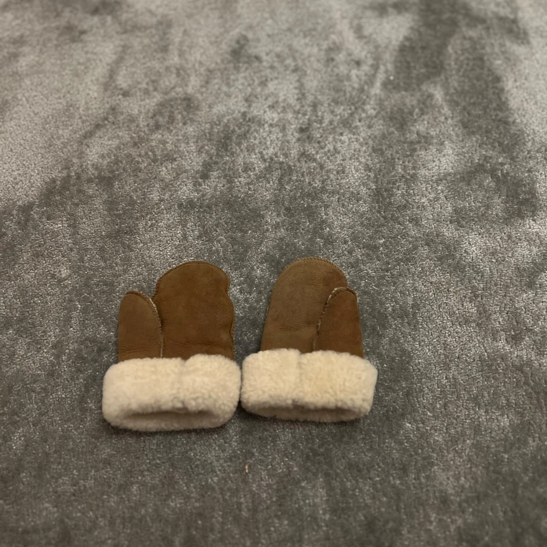 Bruna mockavantar med foder - 1