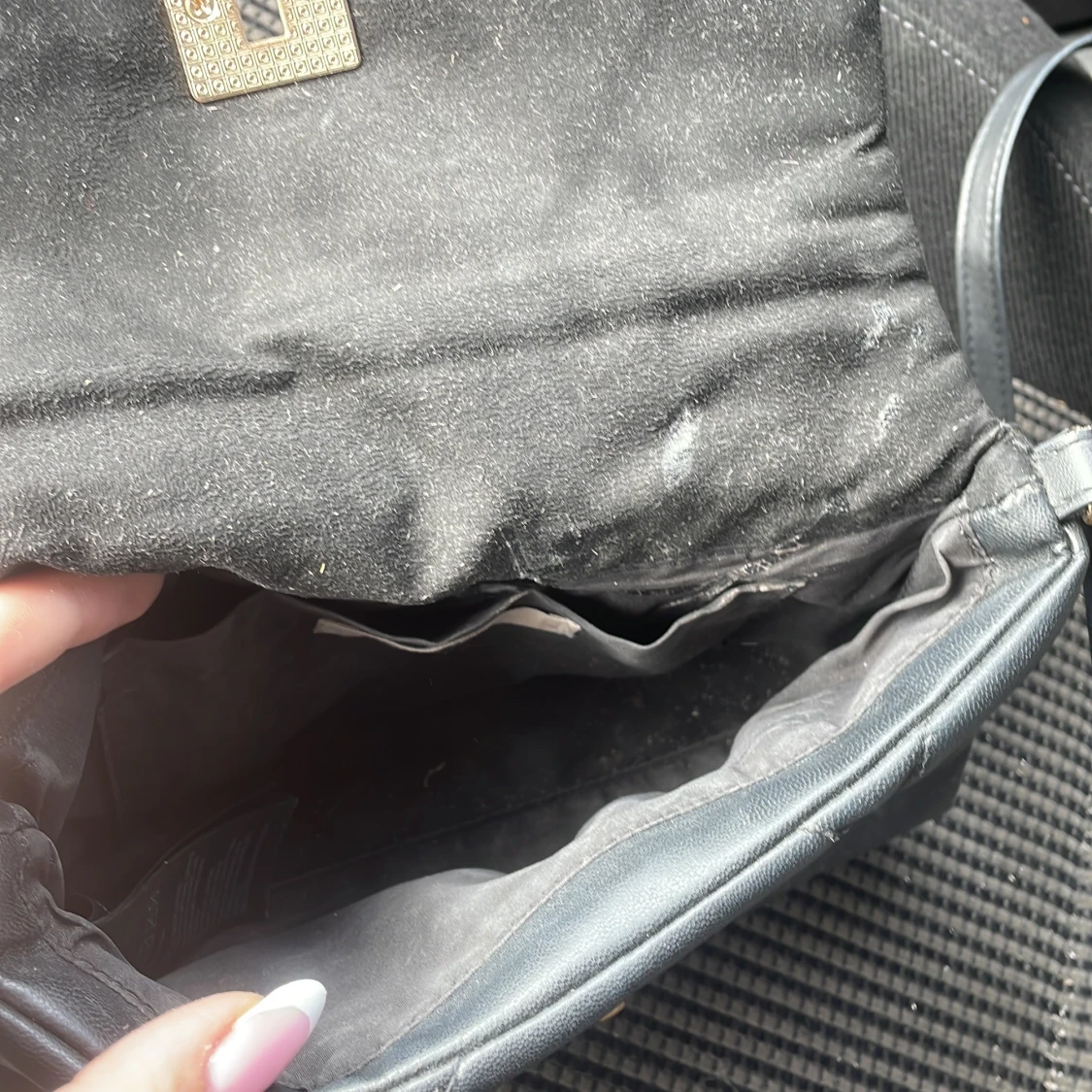 Svart quiltad axelväska i skinn - 1