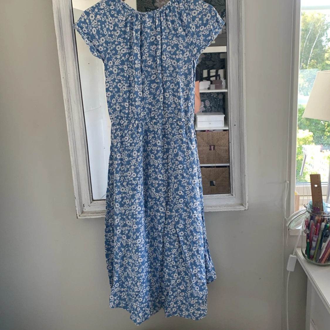 Blommig blå långklänning från Lindex - 1