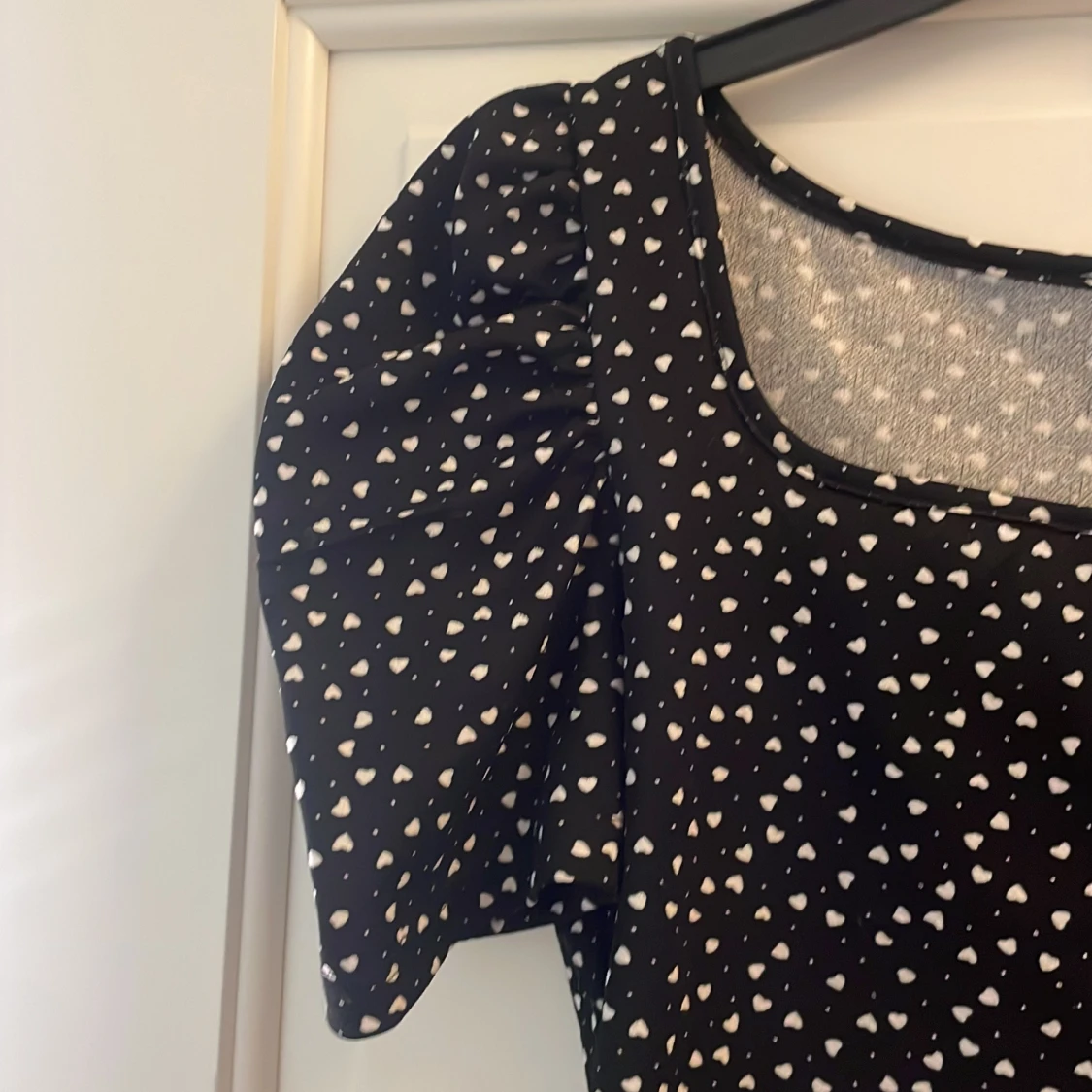Svart topp med hjärtan - 2