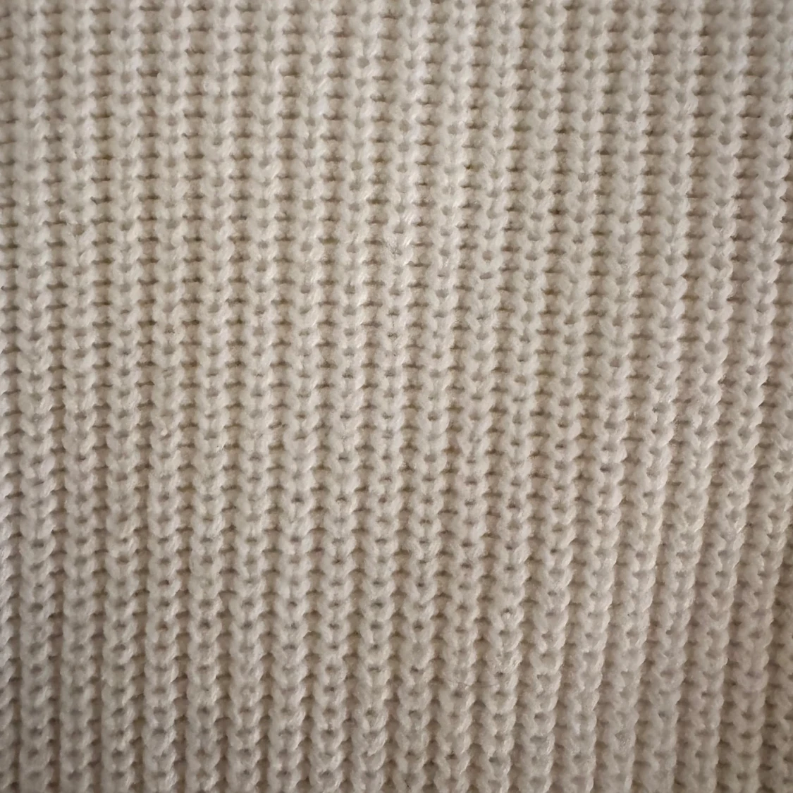 Vit ribbad stickad tröja från MW - 1