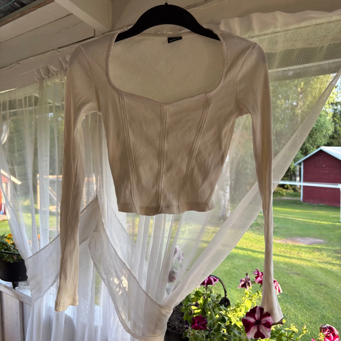 Vit ribbad korsettopp Gina Tricot