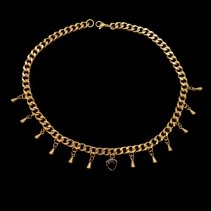 Handgjort halsband  - 🖤Mycket vackert och stilfullt halsband med ett  svart hjärta.Kedjans  tjocklek -7mm. Rostfritt stål Längd-40cm