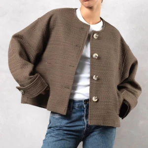 Höst kappa jacka - Skitsnygg brun/grön tweed höst kappa i tjock material. Perfekt till hösten!!!! Aldrig använd men säljer billig för vill bli av med den!! ❤️❤️storlek S/M jag är 171! Ni får prislappen på den är från meotine