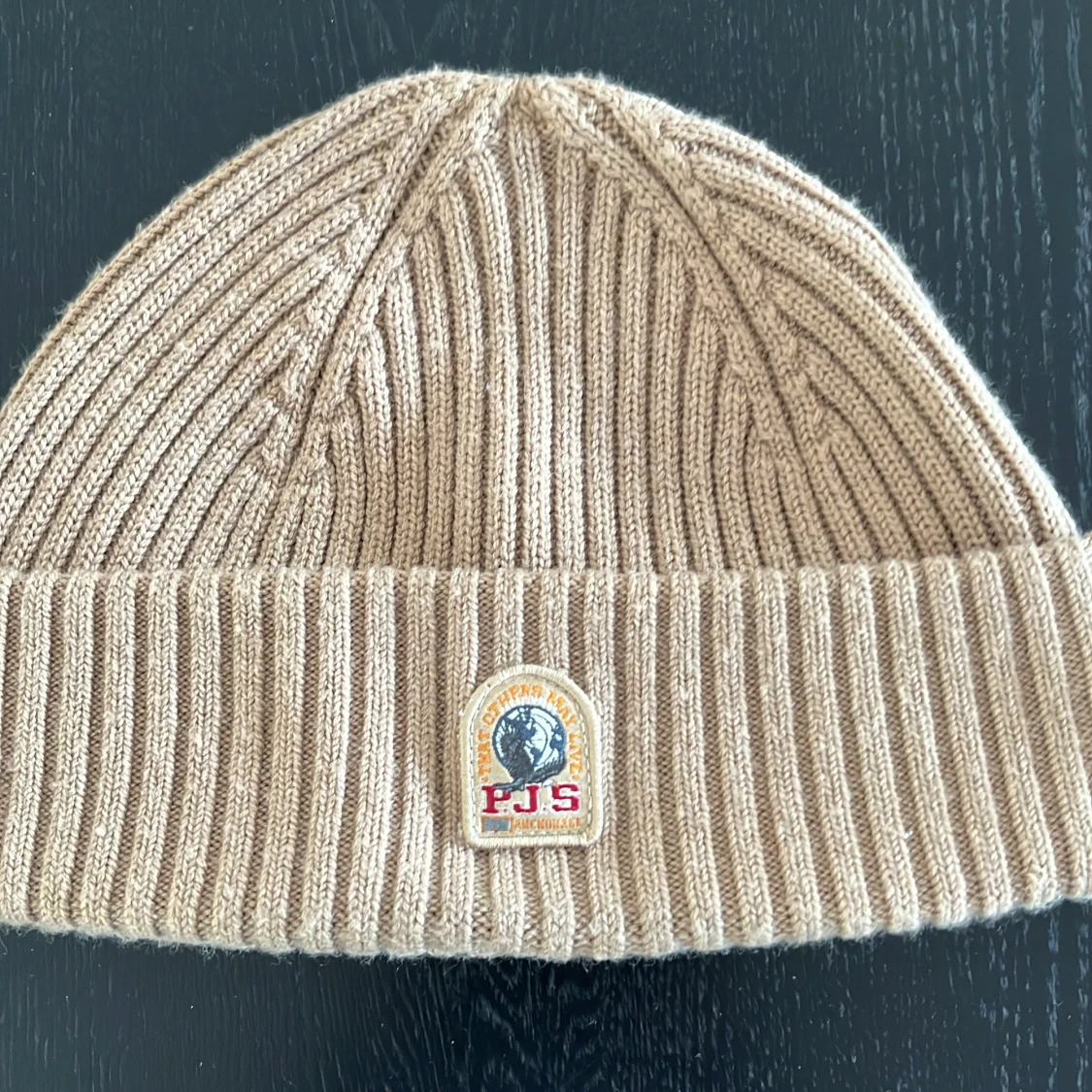 Beige ribbstickad mössa Parajumpers - 1