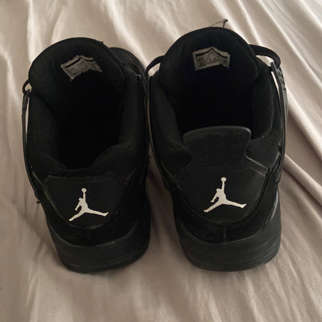 Svarta Nike Air Jordans - 4