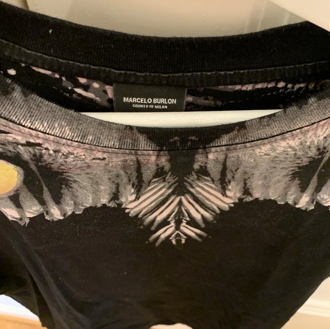 Svart t-shirt med tryck från Marcelo Burlon - 2