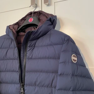 Helt ny colmar jacka - Perfekt vårjacka från colmar. Använt i ungefär en månad, storlek S. Pris går att diskutera vid snabb affär. Hör av er vid frågor eller funderingar.