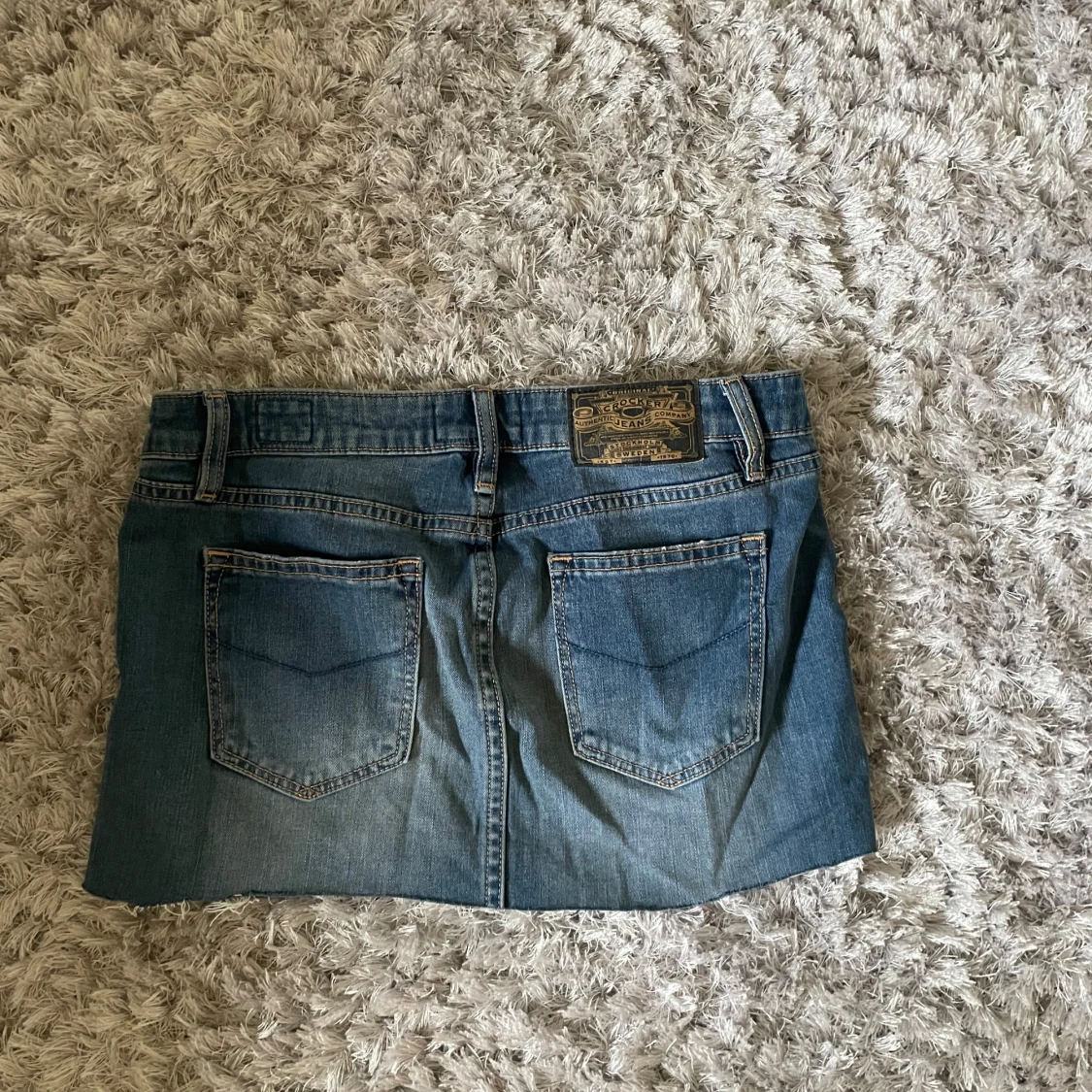 Lågmidjad jeanskjol från Crocker - 1