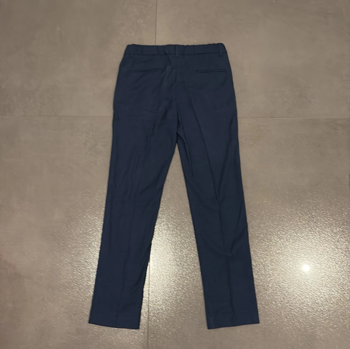 Mörkblå kostymbyxor från Zara - 1