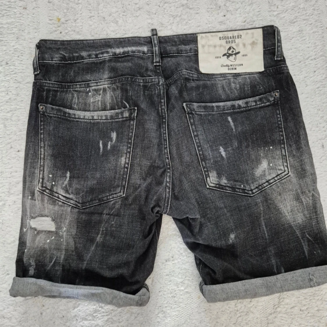 Svarta jeansshorts från Dsquared2 M/48 - 1