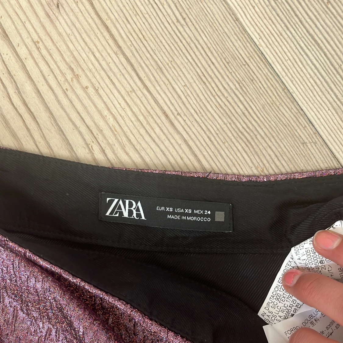 Glittrig volangkjol från Zara - 1