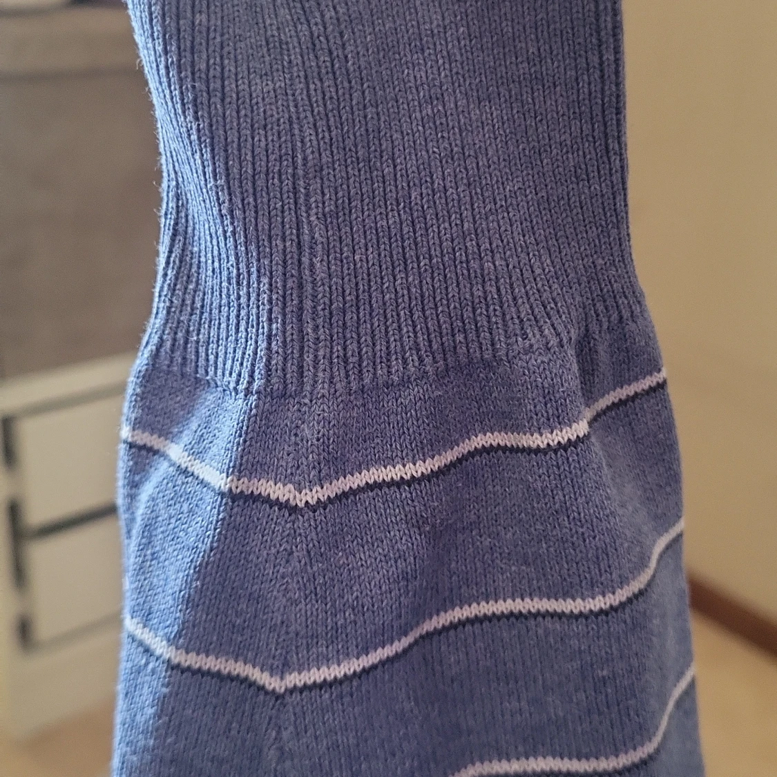 Blå randig stickad tröja - 1