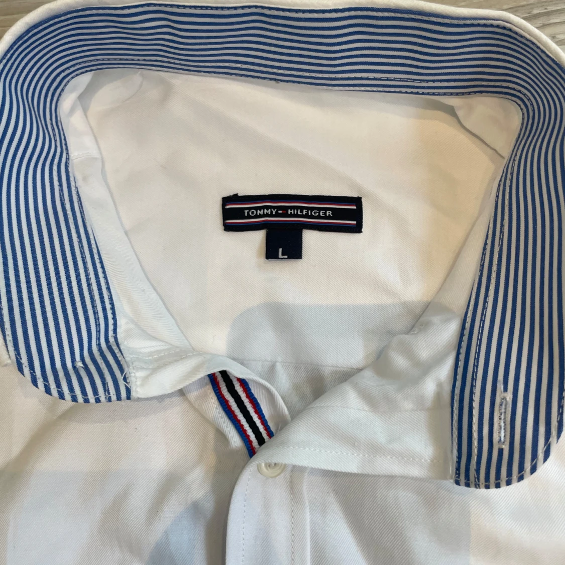 Vit skjorta från Tommy Hilfiger - 3