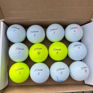 PROV1 Golfbollar - Säljer ett tolvpack återfunna Titleist PROV1 (17-25). Dessa går i våran förstahandsortering och är så bra som nya men till ett mycket billigare pris. Nypris 649 vårt pris 249.