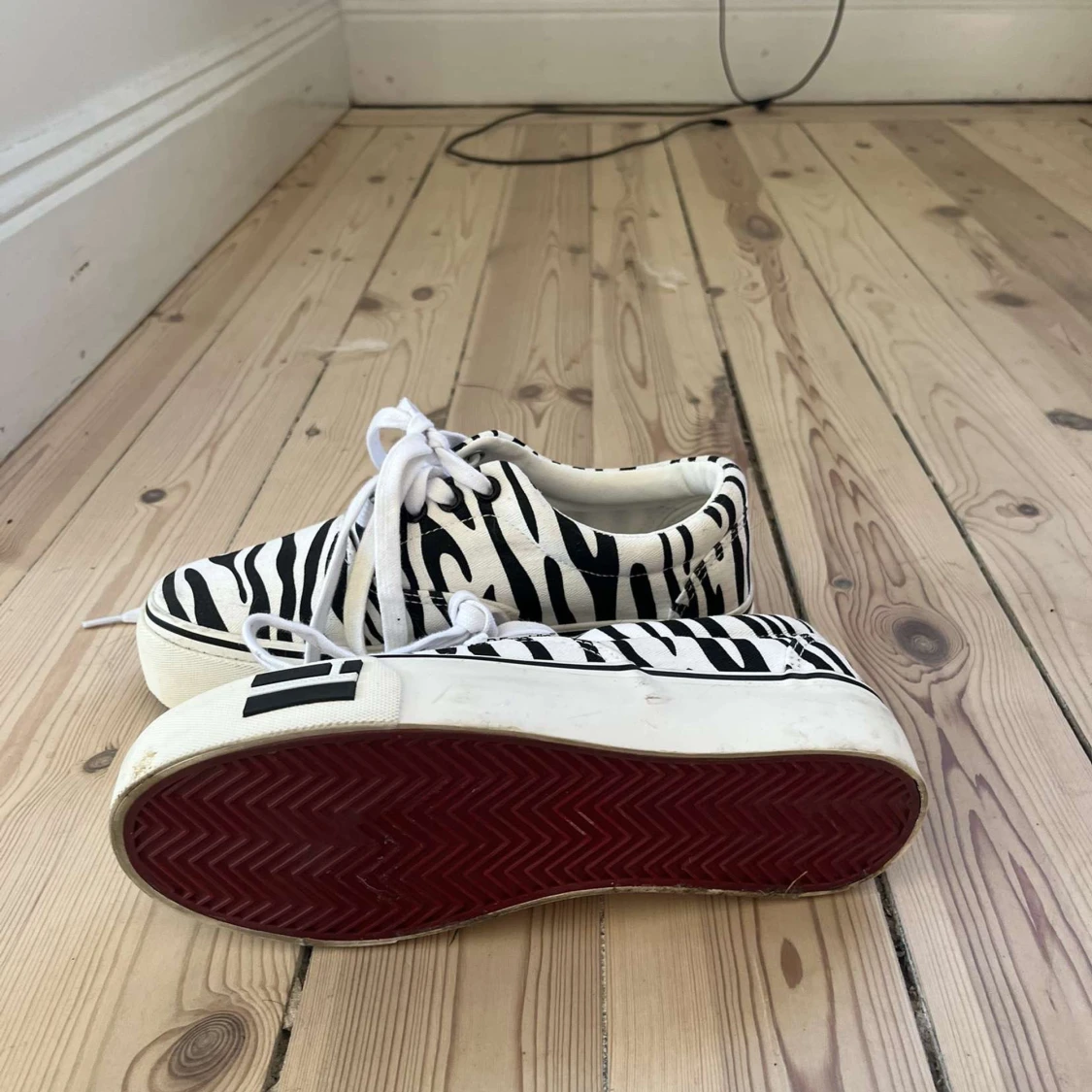 Zebramönstrade sneakers från D.Franklin - 2