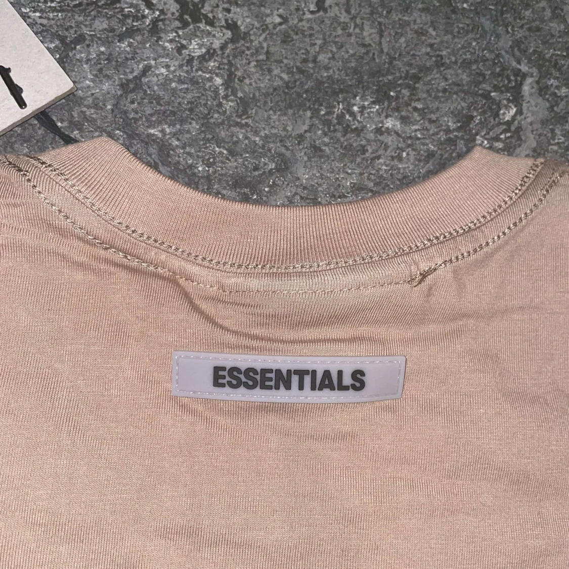 Beige t-shirt från Essentials Fear of God - 1