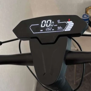 E4 Wheels v2 Max - En E4 Wheels v2 Max går upp till 60km/h  räckvidd 85km laddare finns med. Fast pris och tar inte byte finns i Gävle för dom som är intresserade 