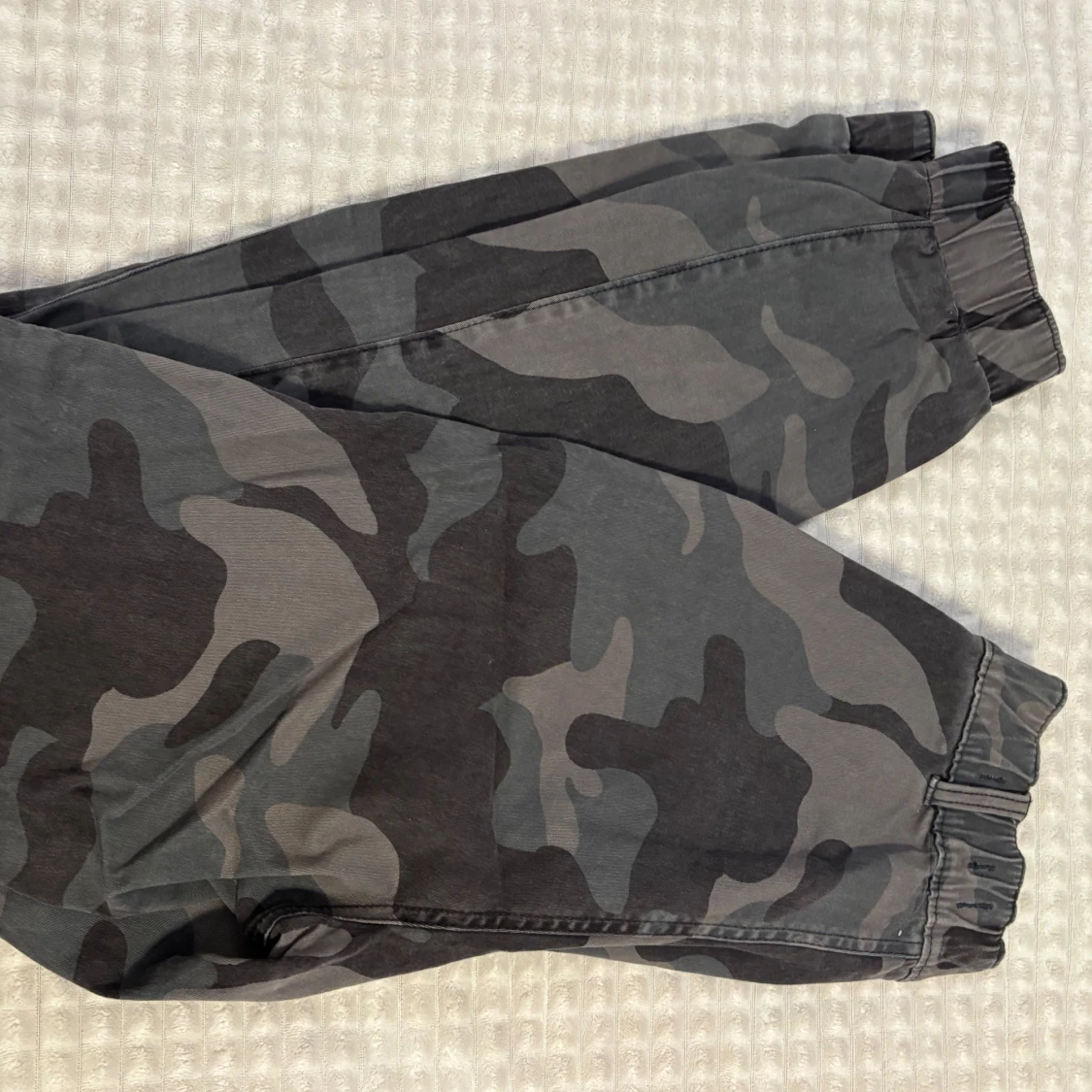 Camo cargopants från Hollister XS - 2