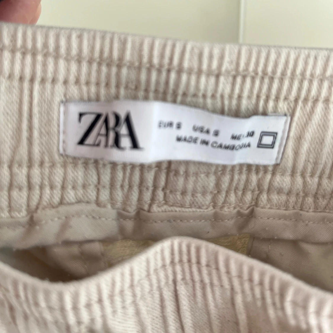 Beiga linnebyxor med snörning från Zara - 2