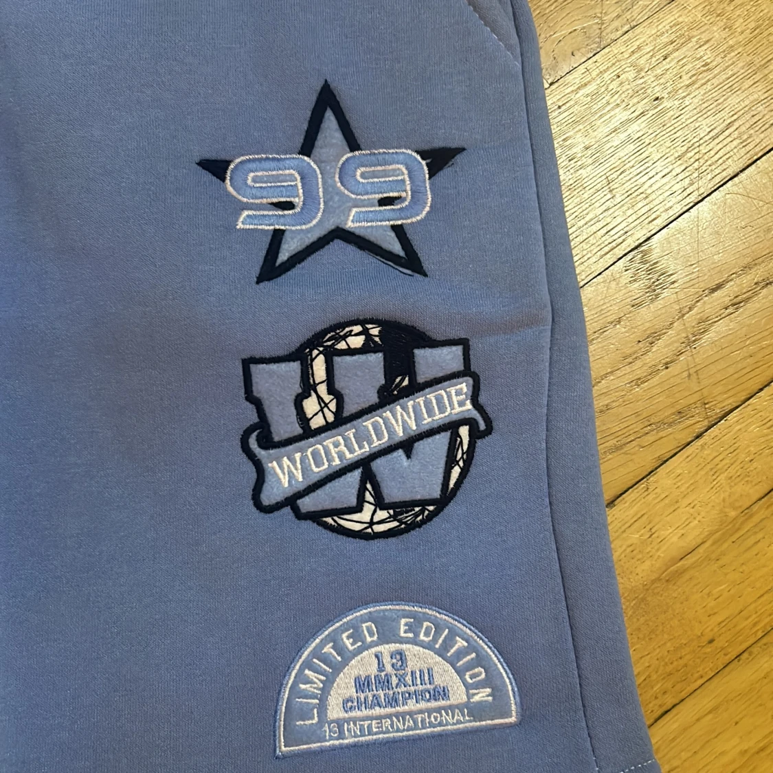 Blå college-shorts från BoohooMAN - 2