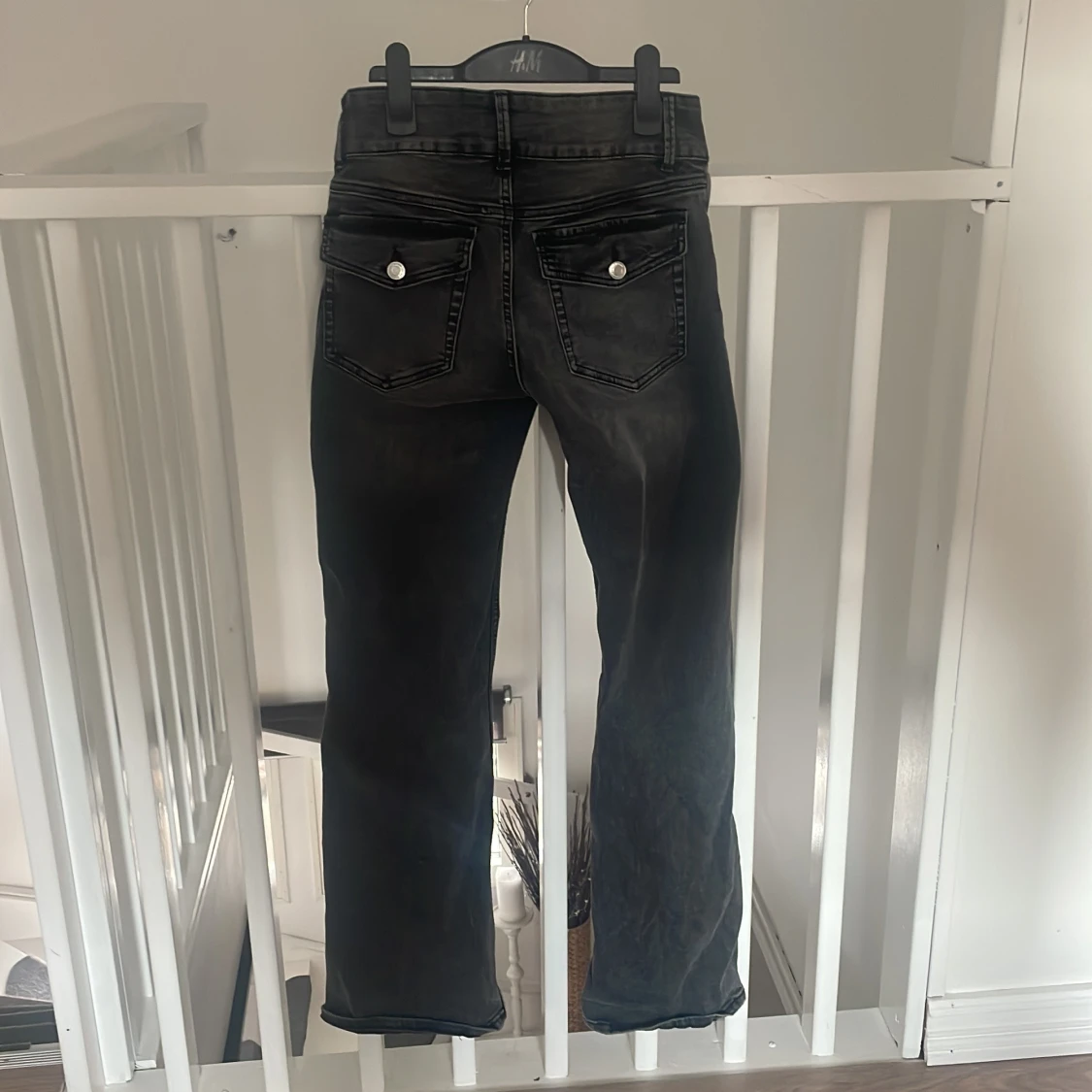 Svarta bootcut jeans från Lindex - 1