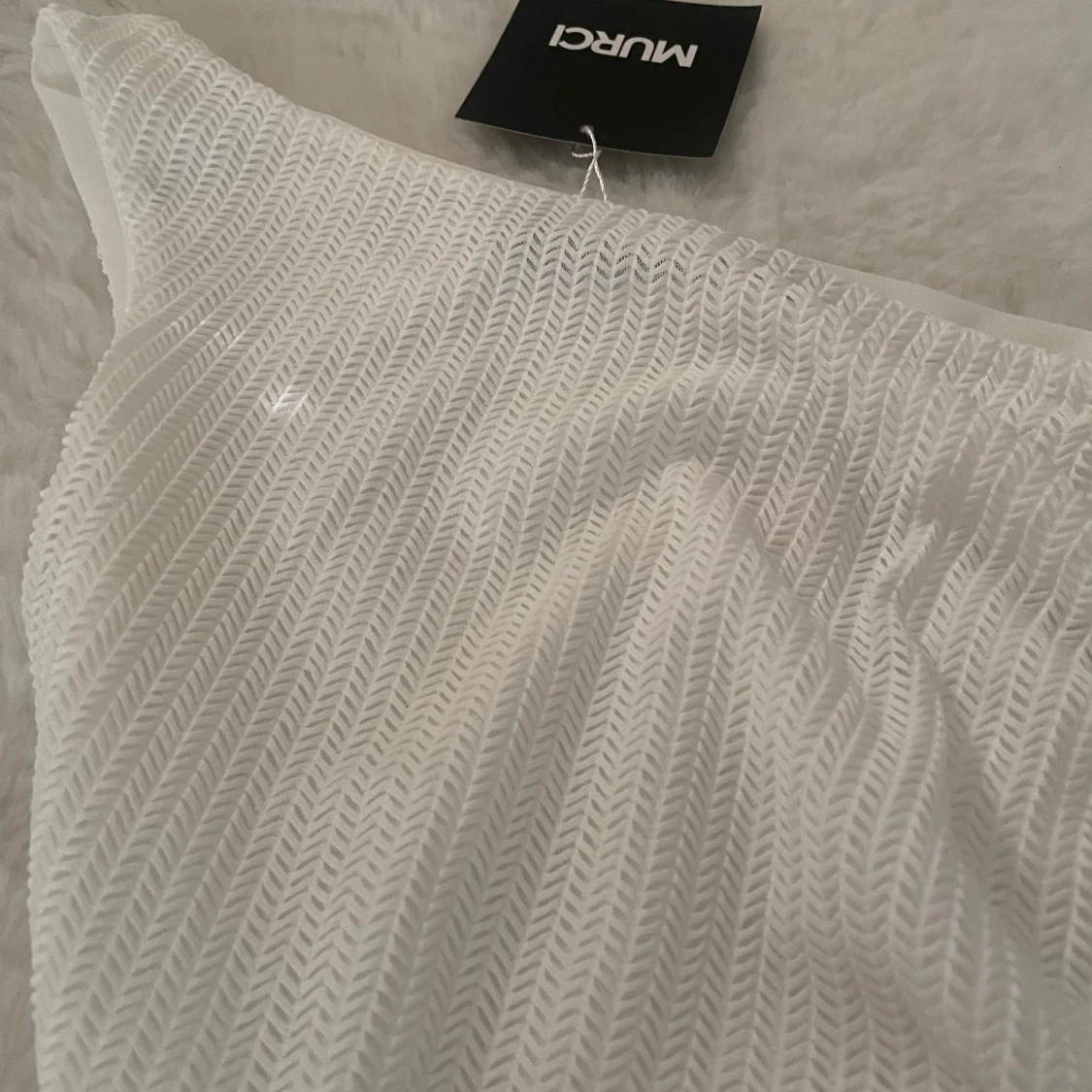 Vit one shoulder klänning från Murci - 1