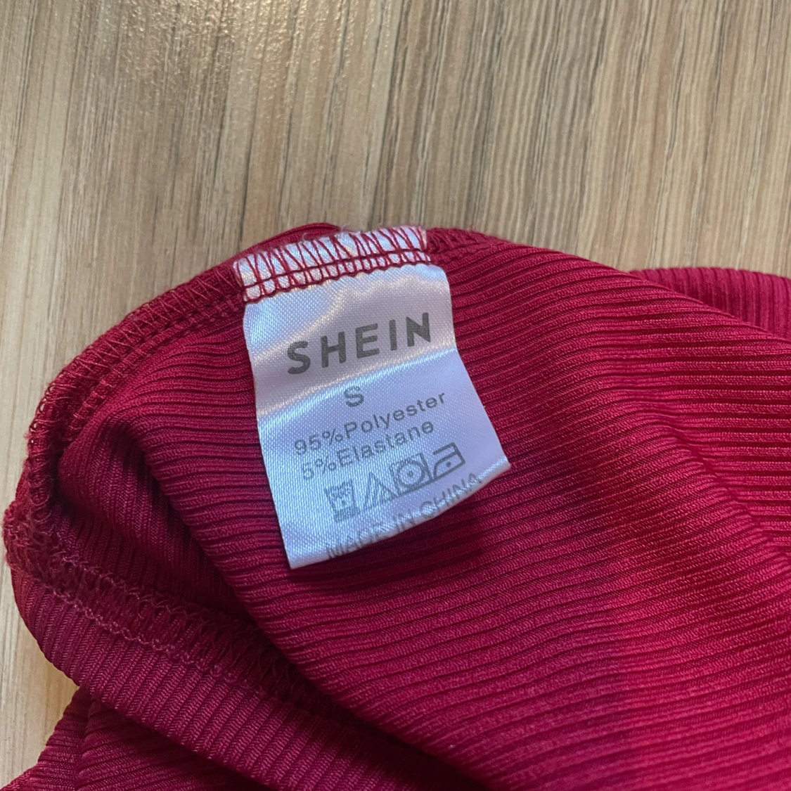 Vinröd offshoulder topp från SHEIN - 2