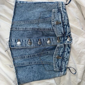 Super fin blå jeans topp - Jätte fin jeans topp, inte kommit till någon användning, nyskick🌸