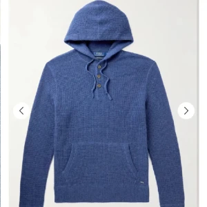 Ralph lauren hoodie  - Säljer denna stilrena och sällsynta Kashmir hoodie i storlek M | skick 9/10 | nypris 5500 kr | mitt pris 2199 | tröjan säljs inte längre | tröjan har krympt lite i tvätten | hör av er vid fler funderingar.