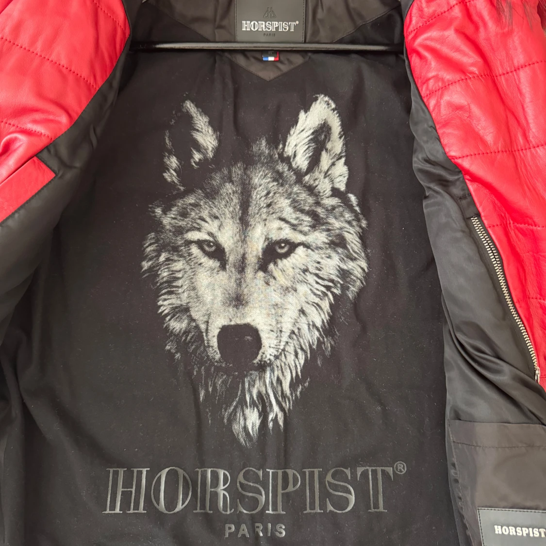 Svart och röd pälsjacka från Horspist - 2