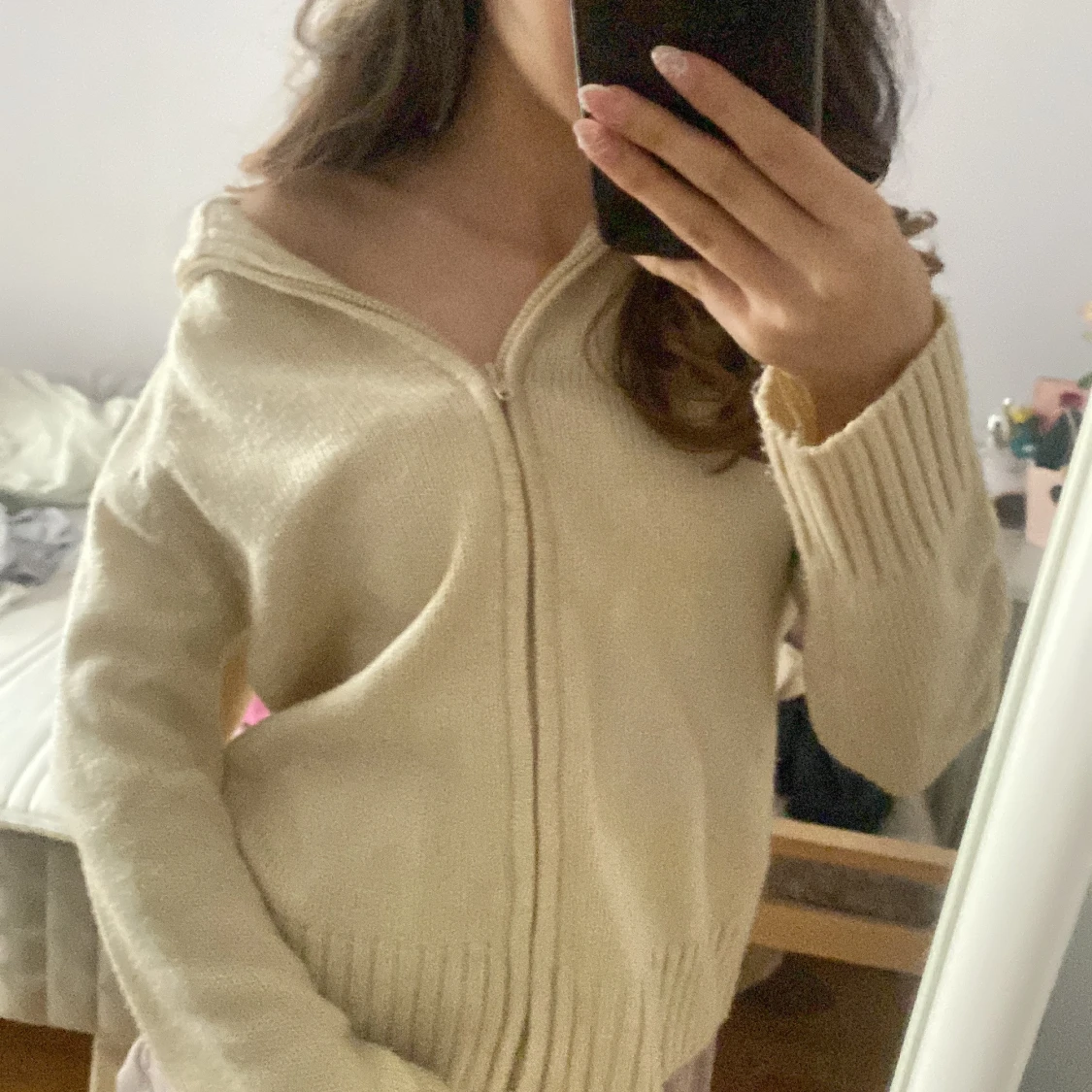 Beige stickad kofta med dragkedja