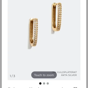 Örhängen  - Snygga örhängen i 18K guldpläterat äkta silver från Glitter. Nypris 299kr!