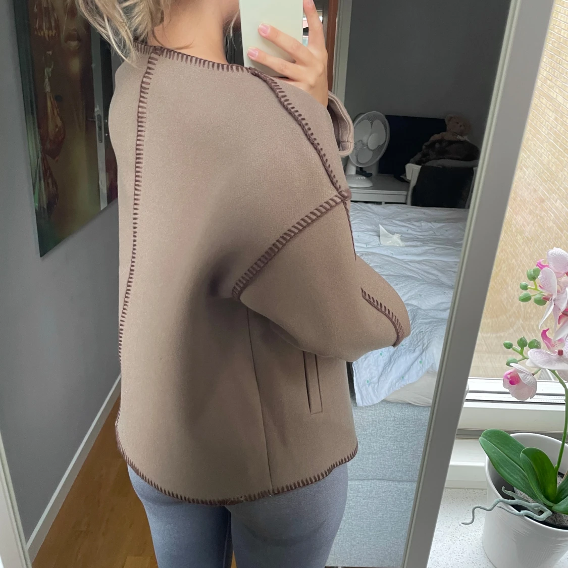 Brun kort kappa - 92