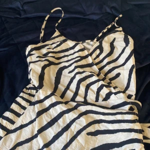 Söt zebra klänning  - Bra skick har bara använt ett par gånger 